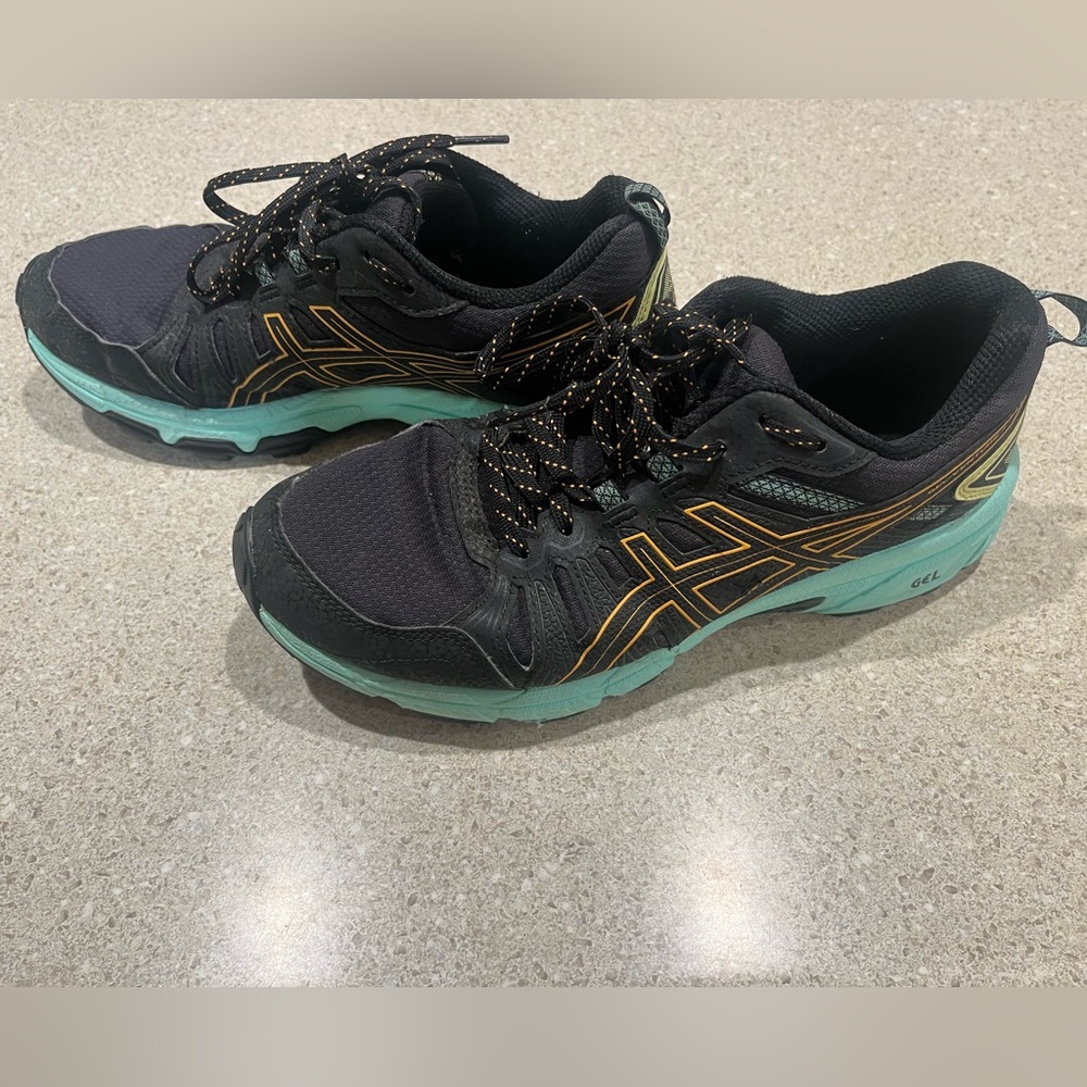 ASICS Gel Venture 7 Women’s Size 8 
Black and Orange Running Sneakers